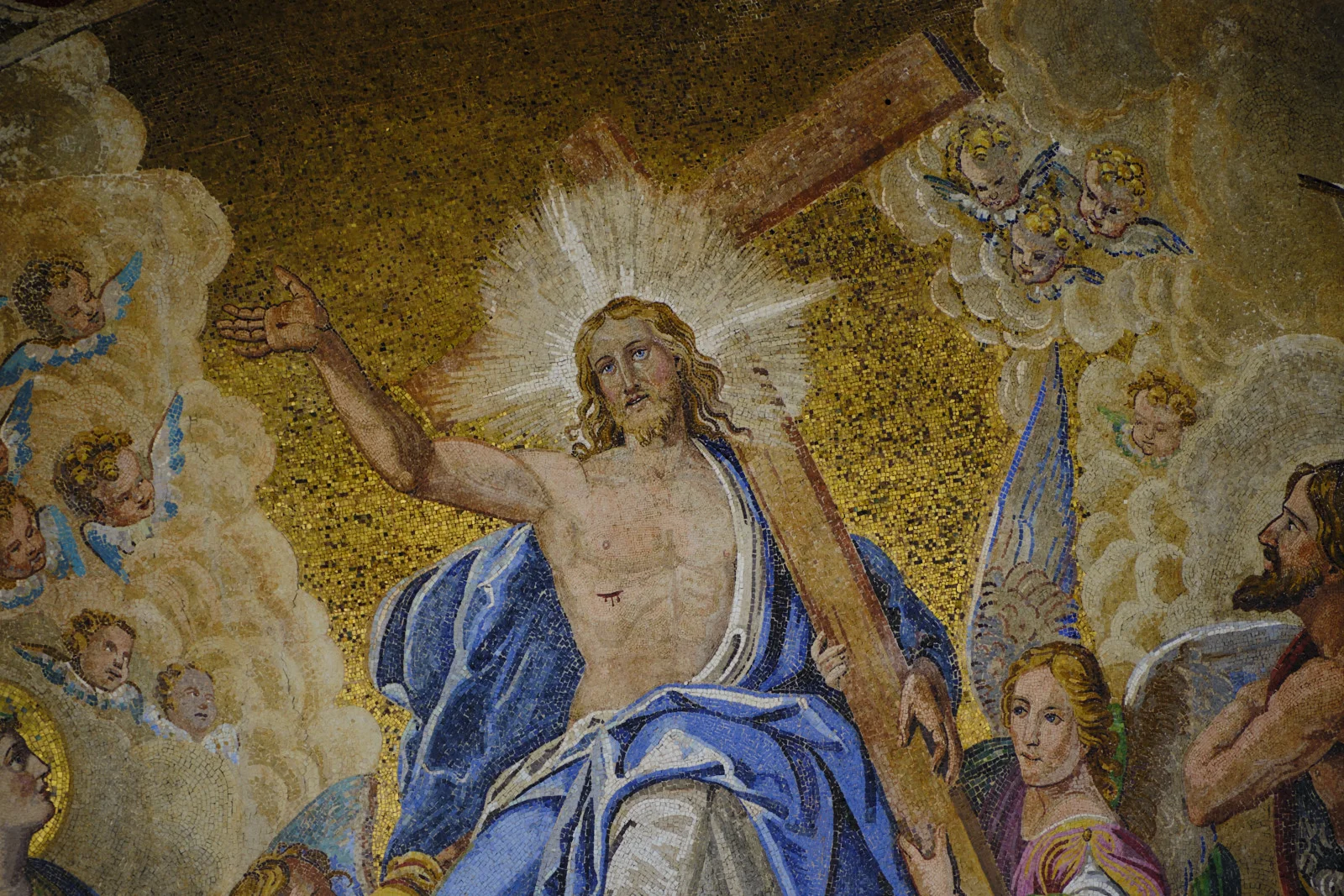 Mosaic of Christ holding the Cross, surrounded by cherubs, St. Mark’s Basilica