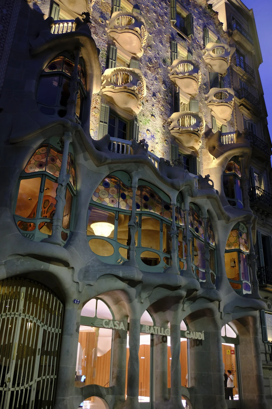 The entrance and lower floors of Casa Batlló in Barcelona, with the Casa Batlló Gaudí sign.