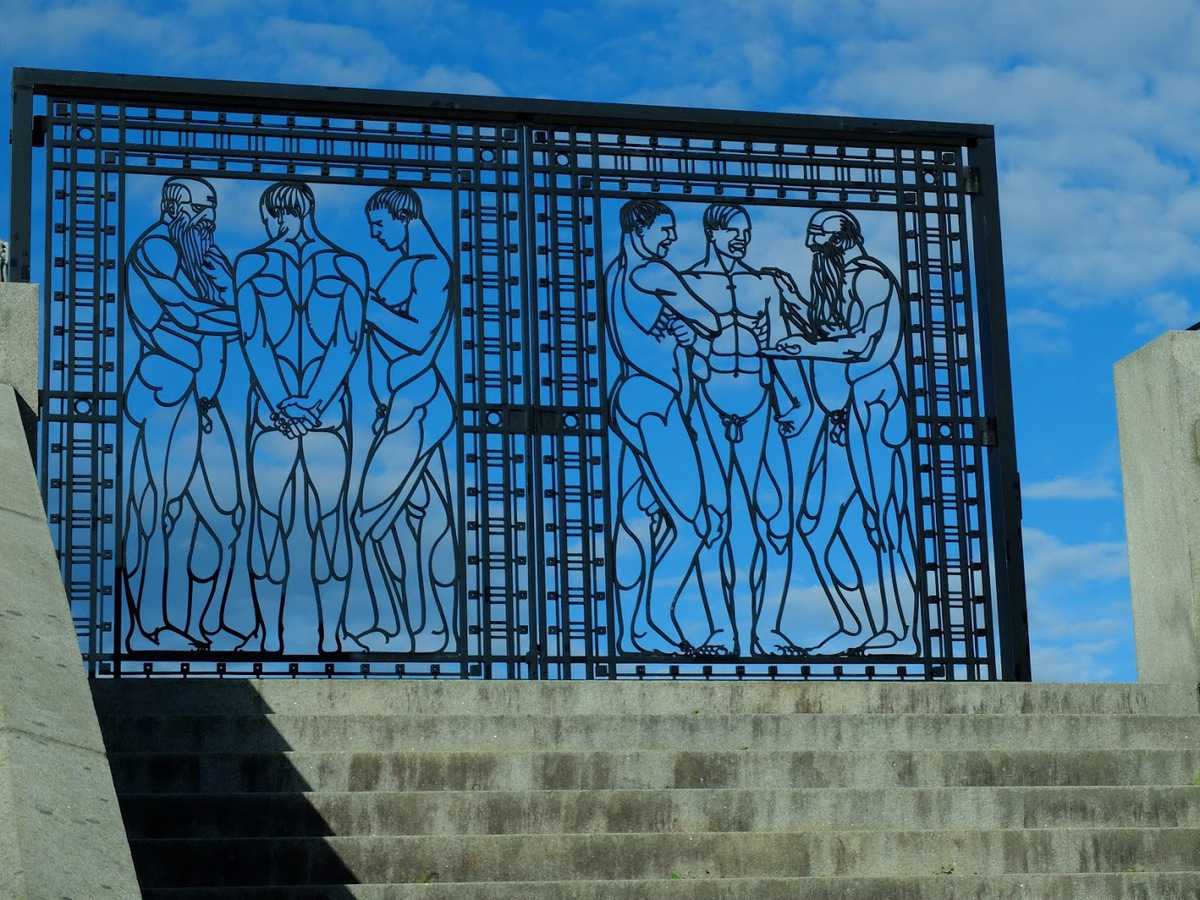 vigeland gates men